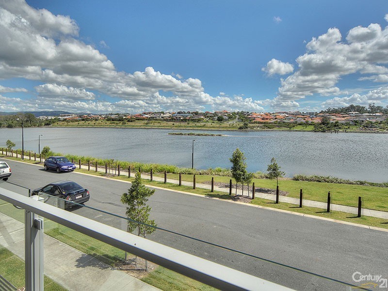 12 South Bay Drive, Varsity Lakes QLD 4227