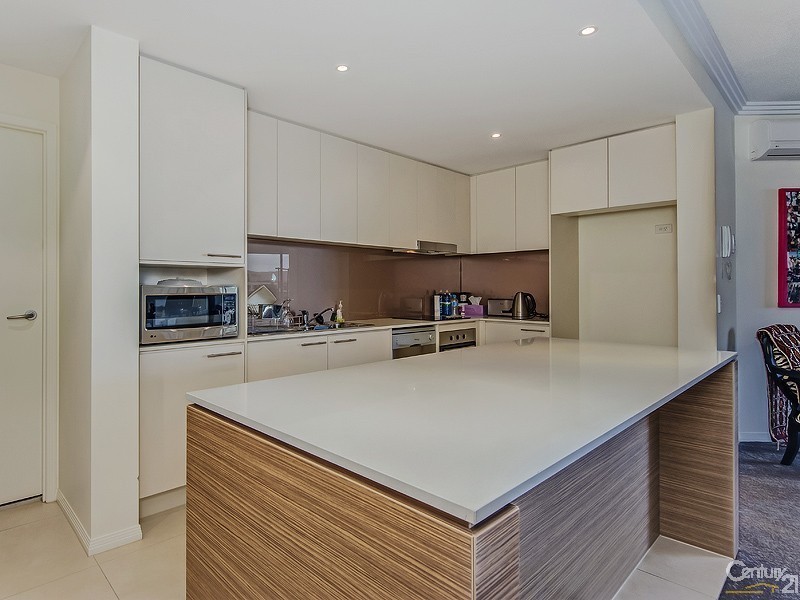 16/1  Lakefront Crescent, Varsity Lakes QLD 4227