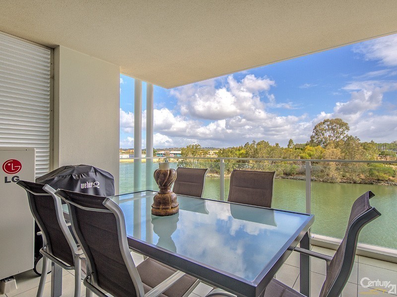 16/1  Lakefront Crescent, Varsity Lakes QLD 4227