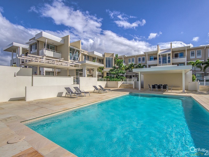 16/1  Lakefront Crescent, Varsity Lakes QLD 4227