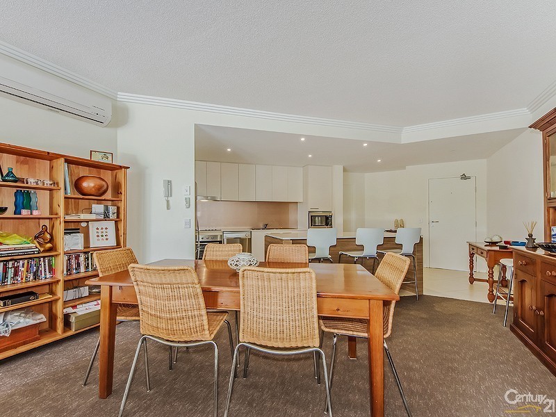 10/1 Lakefront Crescent, Varsity Lakes QLD 4227