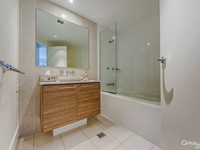 10/1 Lakefront Crescent, Varsity Lakes QLD 4227