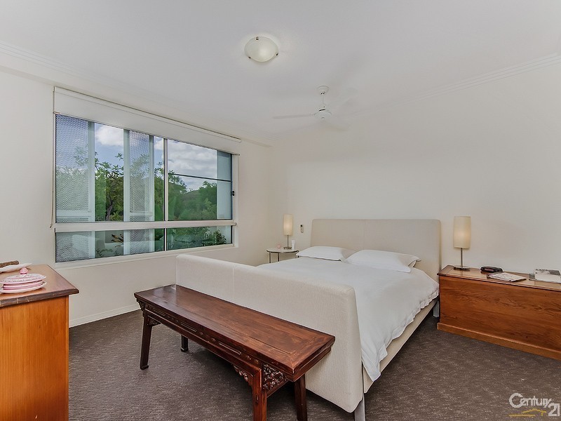 10/1 Lakefront Crescent, Varsity Lakes QLD 4227