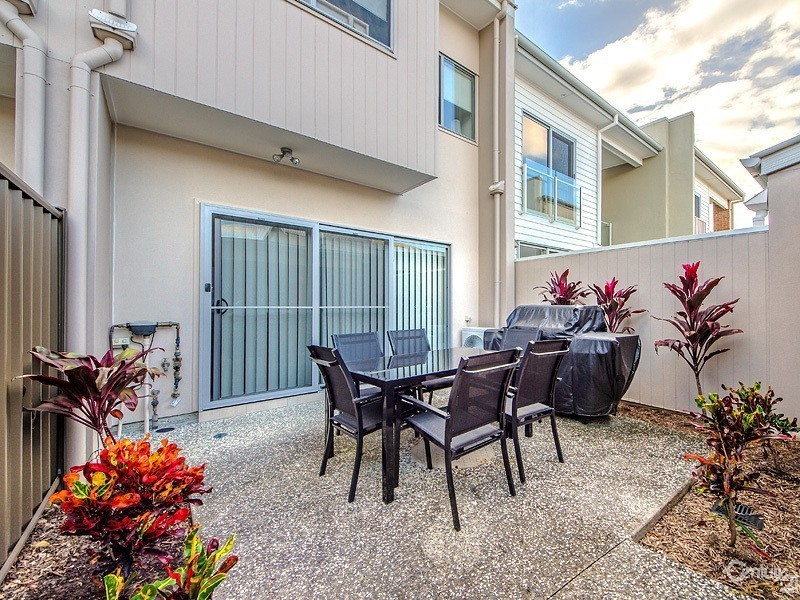 6 Jurien Crescent, Varsity Lakes QLD 4227