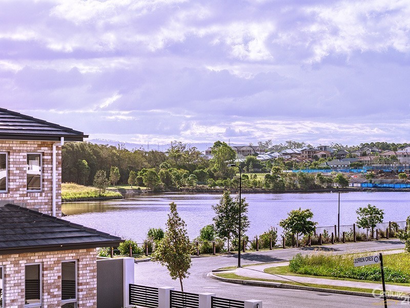 6 Jurien Crescent, Varsity Lakes QLD 4227