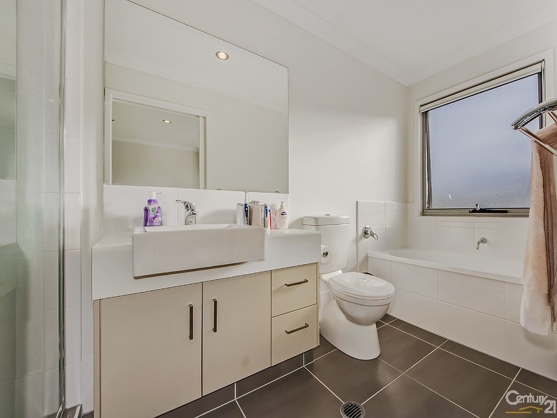 6 Jurien Crescent, Varsity Lakes QLD 4227