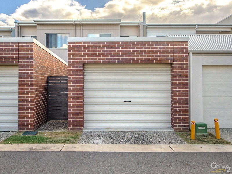 6 Jurien Crescent, Varsity Lakes QLD 4227