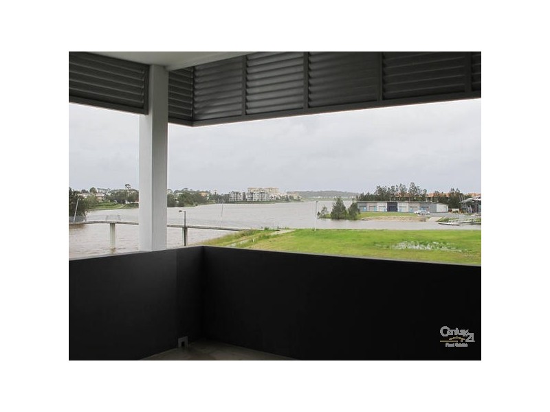 9/11 Southbay Drive, Varsity Lakes QLD 4227