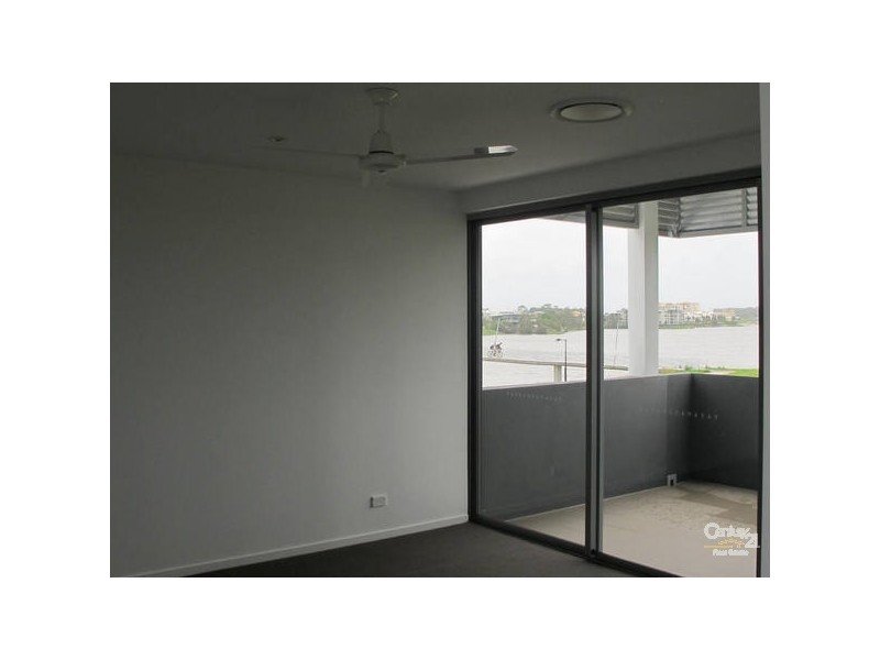 9/11 Southbay Drive, Varsity Lakes QLD 4227
