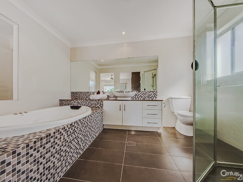 28 Meriden Ave Varsity Lakes, Varsity Lakes QLD 4227