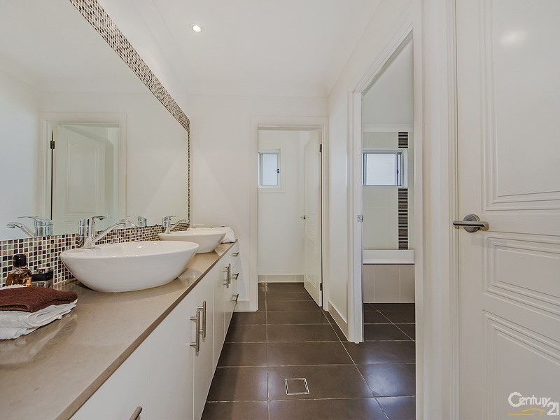 28 Meriden Ave Varsity Lakes, Varsity Lakes QLD 4227