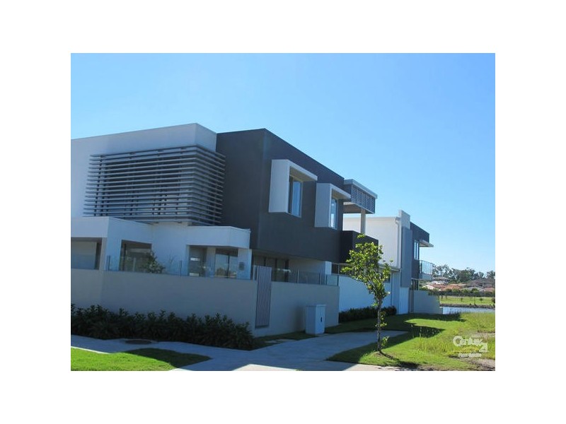 9 Southbay Drive, Varsity Lakes QLD 4227