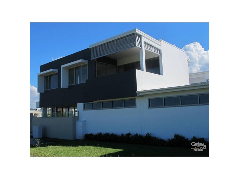 9 Southbay Drive, Varsity Lakes QLD 4227