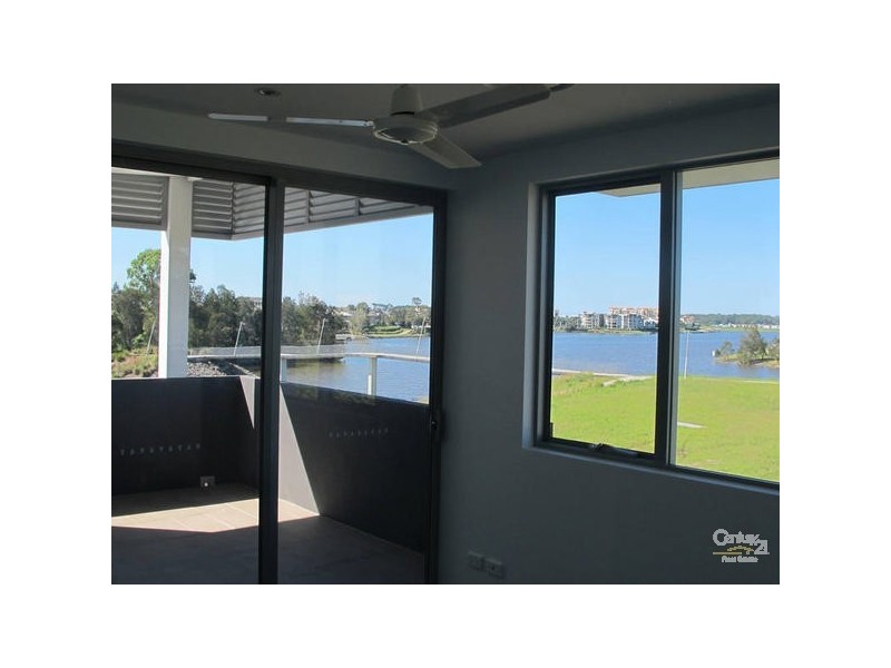 9 Southbay Drive, Varsity Lakes QLD 4227