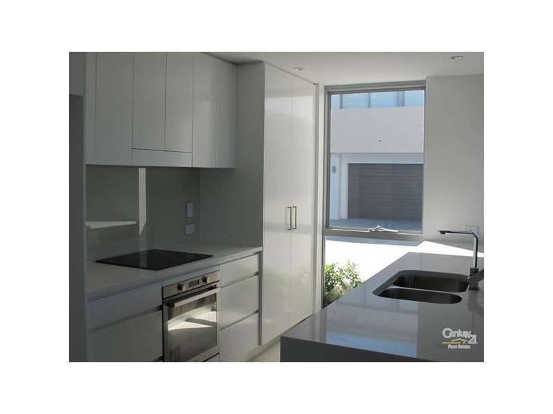 9 Southbay Drive, Varsity Lakes QLD 4227