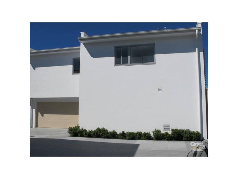 9 Southbay Drive, Varsity Lakes QLD 4227