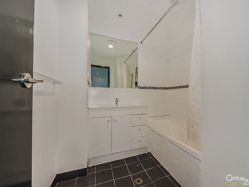 6/8 Angie Court, Mermaid Waters QLD 4218