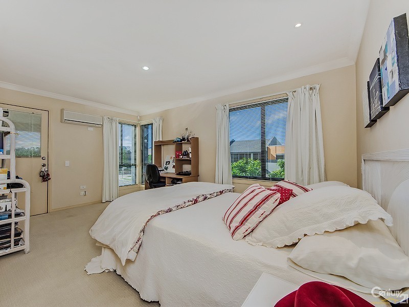 126 Varsity Parade, Varsity Lakes QLD 4227