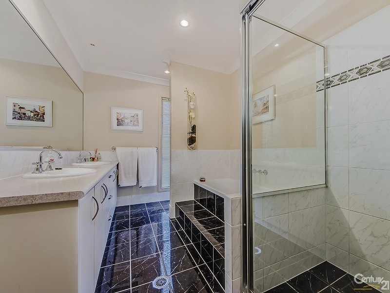 126 Varsity Parade, Varsity Lakes QLD 4227