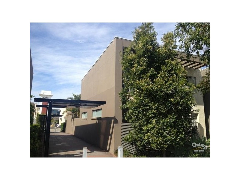 28 Watts Drive, Varsity Lakes QLD 4227