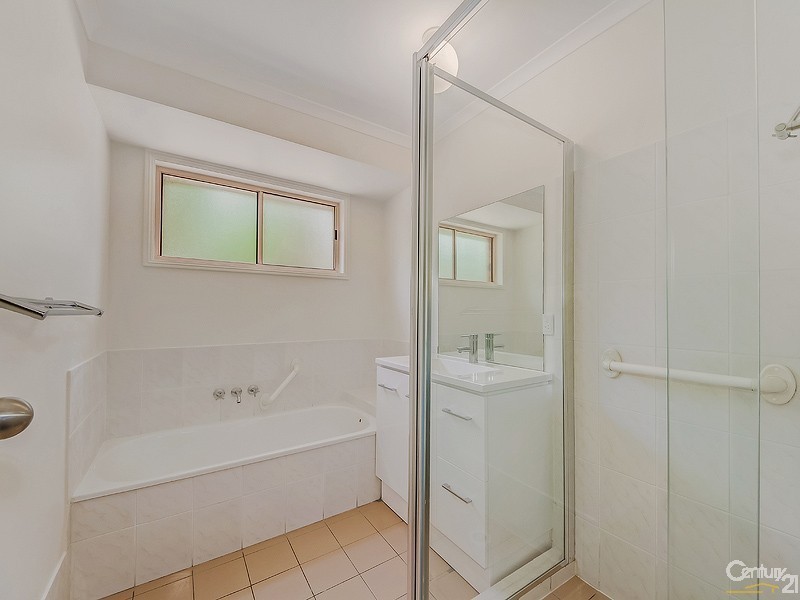 8 Agatha Court, Oxenford QLD 4210