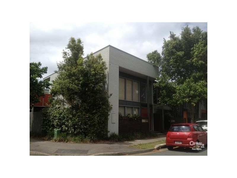 2 Watts Drive, Varsity Lakes QLD 4227