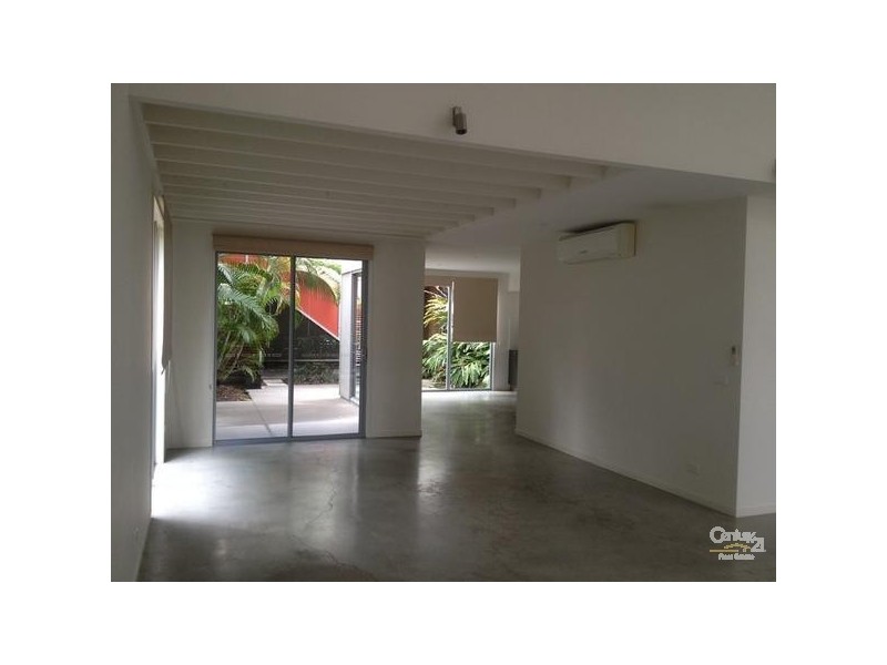 2 Watts Drive, Varsity Lakes QLD 4227