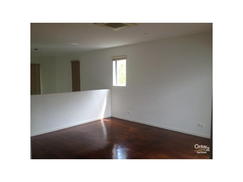 2 Watts Drive, Varsity Lakes QLD 4227