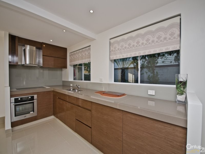 13 Mattocks Road, Varsity Lakes QLD 4227