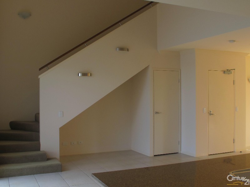 Varsity Lakes QLD 4227