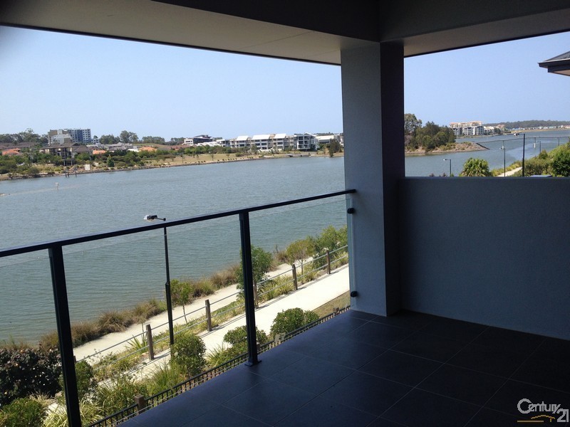 7 Elizabeth Crescent, Varsity Lakes QLD 4227