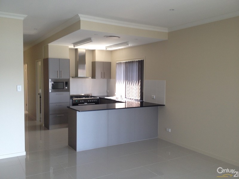 7 Elizabeth Crescent, Varsity Lakes QLD 4227