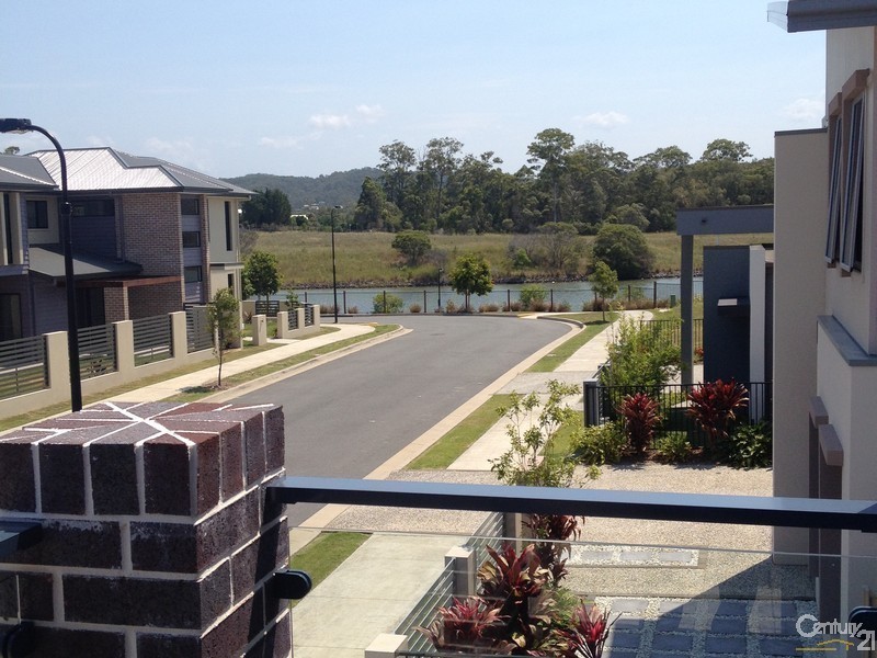 7 Elizabeth Crescent, Varsity Lakes QLD 4227