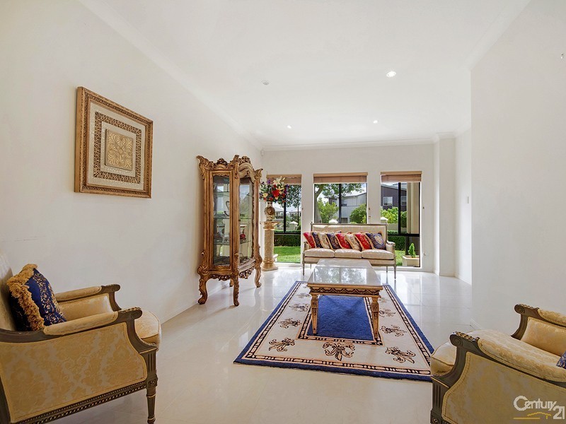 16 St Pauls Crescent, Varsity Lakes QLD 4227