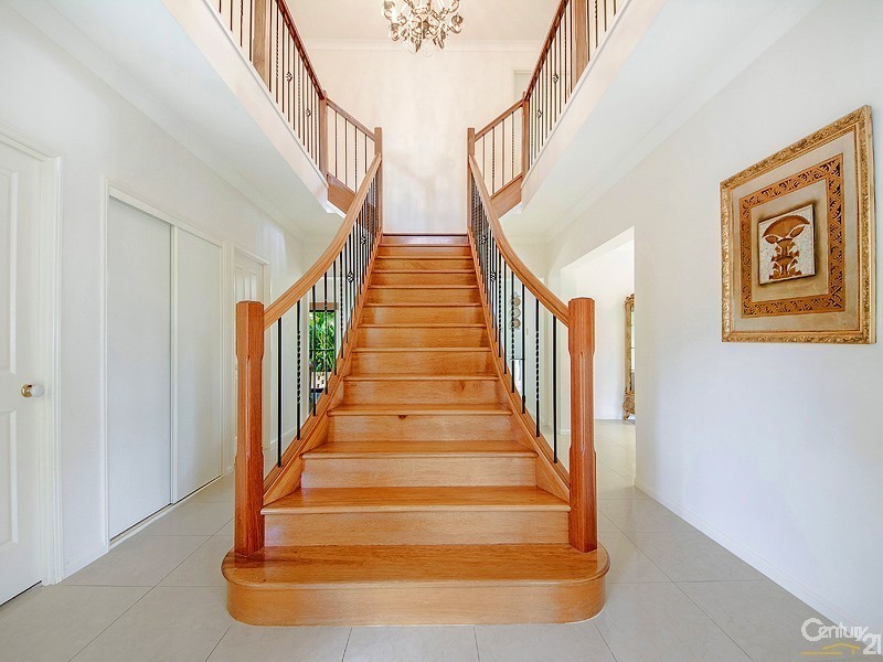 16 St Pauls Crescent, Varsity Lakes QLD 4227