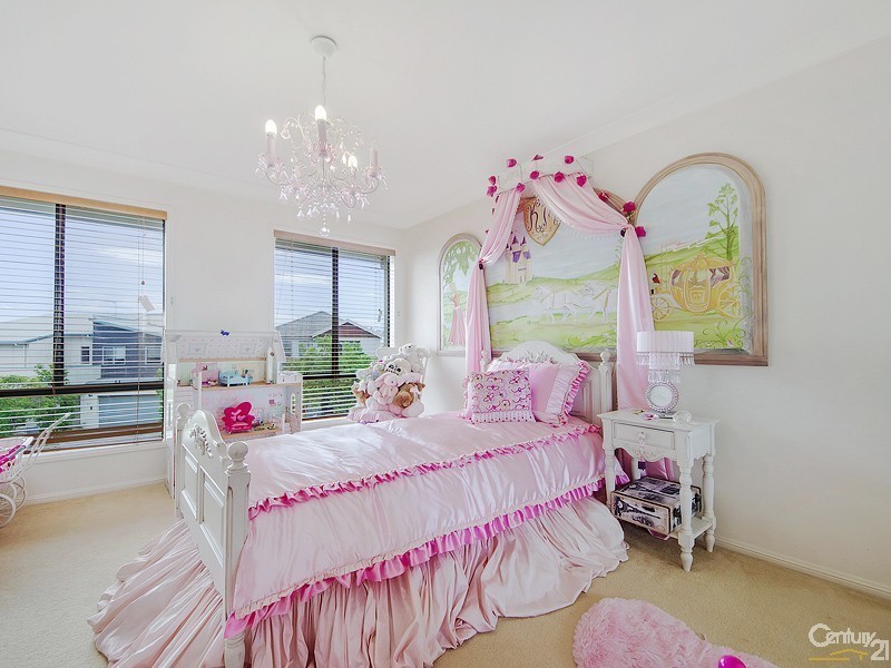 16 St Pauls Crescent, Varsity Lakes QLD 4227