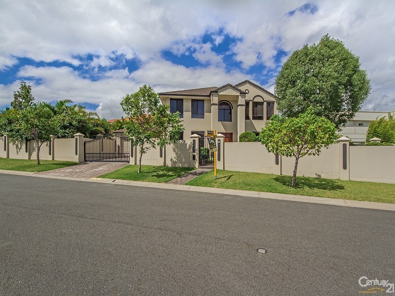 16 St Pauls Crescent, Varsity Lakes QLD 4227