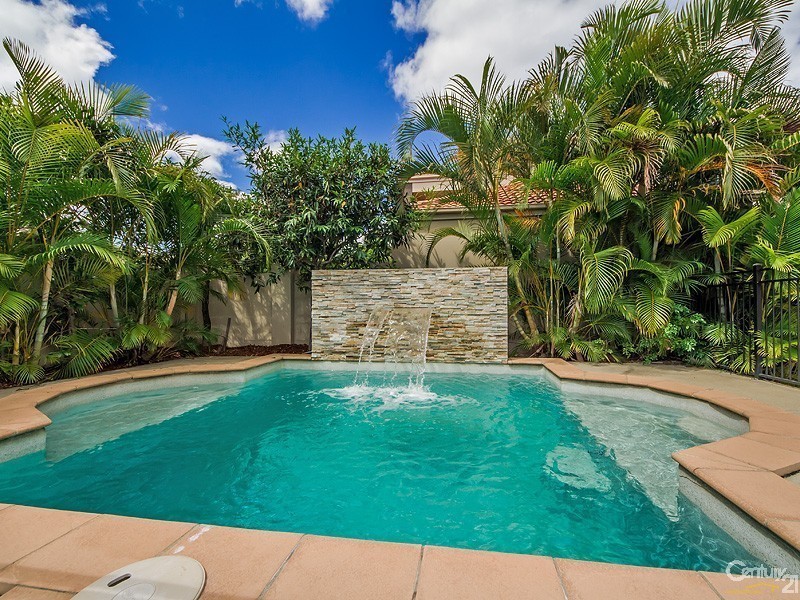 16 St Pauls Crescent, Varsity Lakes QLD 4227