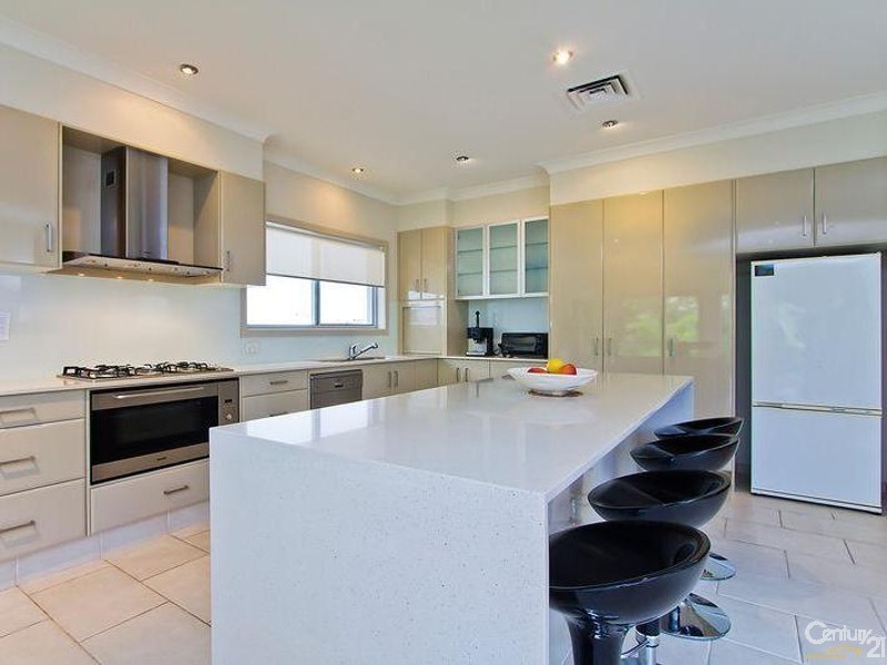 12 Moyenne Crescent, Varsity Lakes QLD 4227