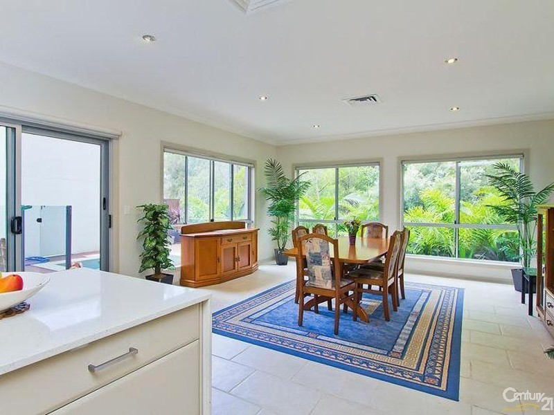 12 Moyenne Crescent, Varsity Lakes QLD 4227