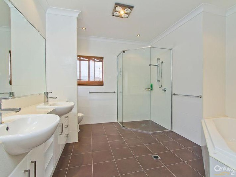 12 Moyenne Crescent, Varsity Lakes QLD 4227