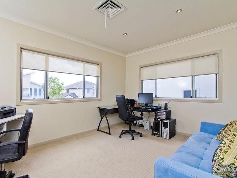 12 Moyenne Crescent, Varsity Lakes QLD 4227