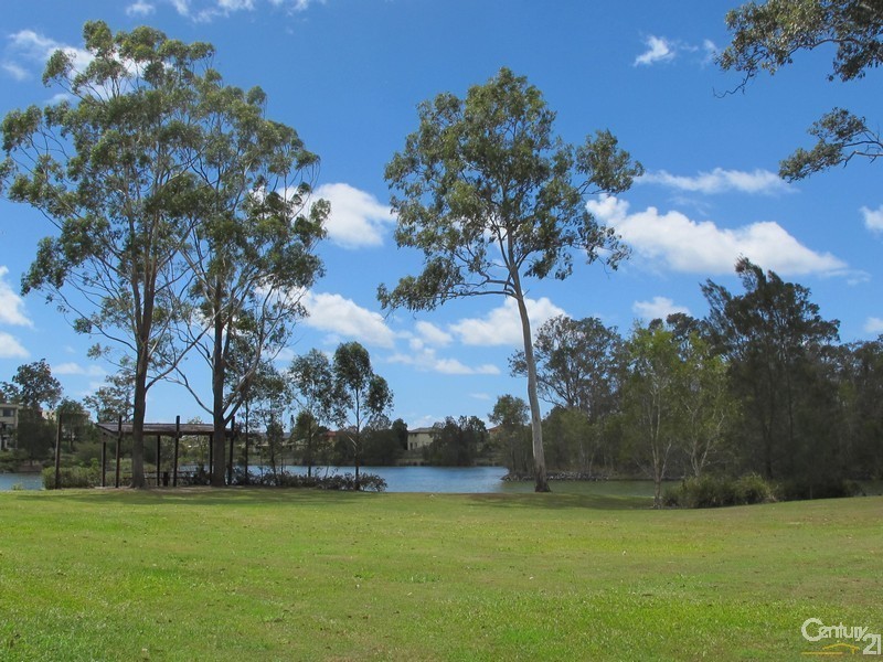 12 Moyenne Crescent, Varsity Lakes QLD 4227