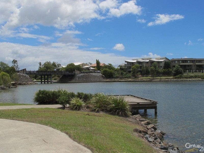 12 Moyenne Crescent, Varsity Lakes QLD 4227