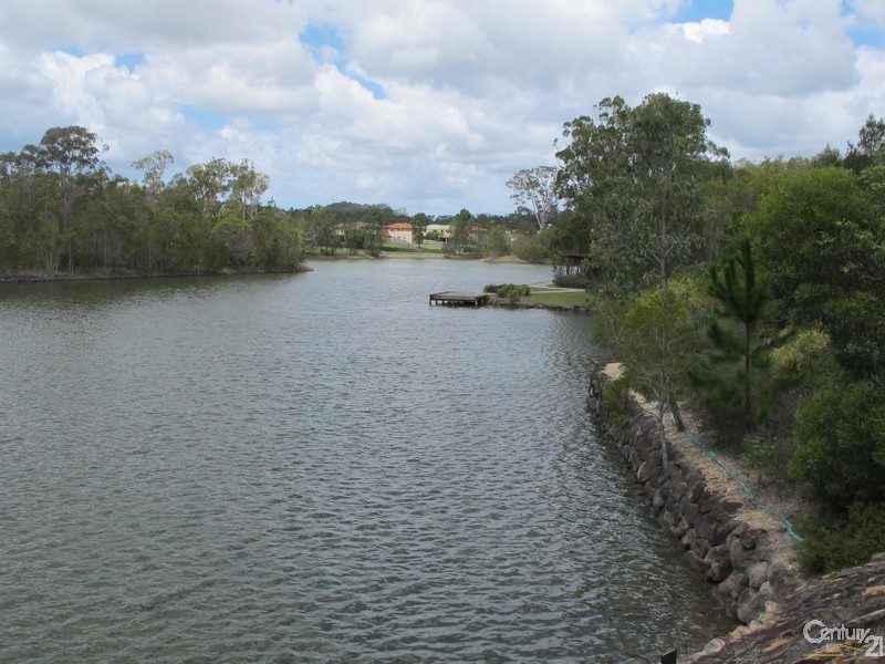 12 Moyenne Crescent, Varsity Lakes QLD 4227