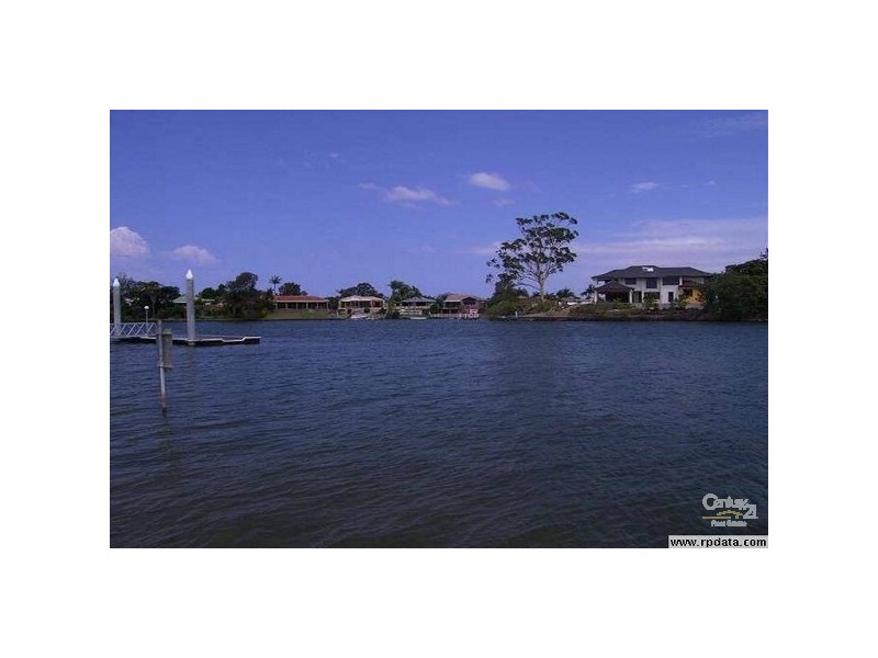 147 Sir Bruce Small Bvd, Benowa QLD 4217
