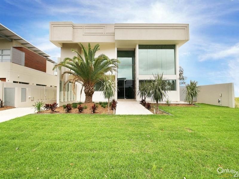 3034 The Boulevarde, Benowa QLD 4217