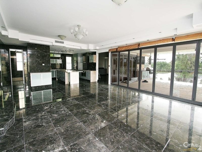 3034 The Boulevarde, Benowa QLD 4217