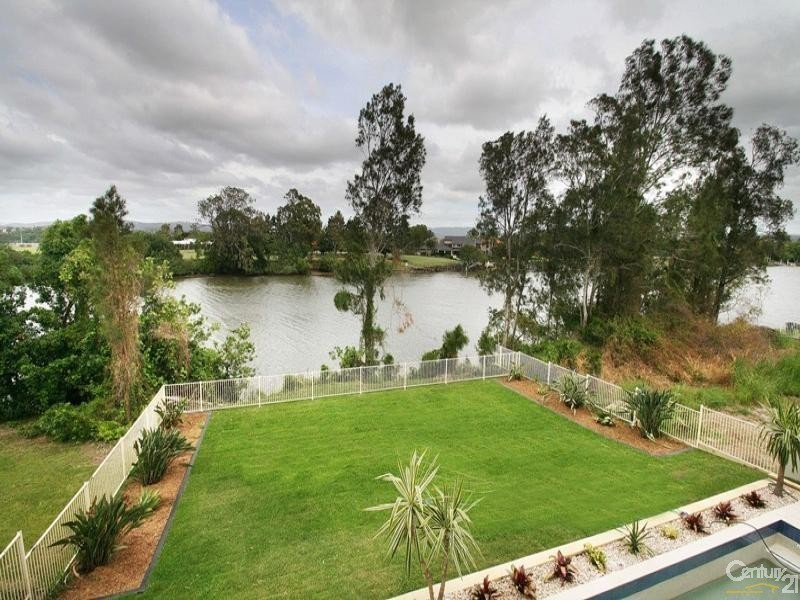 3034 The Boulevarde, Benowa QLD 4217