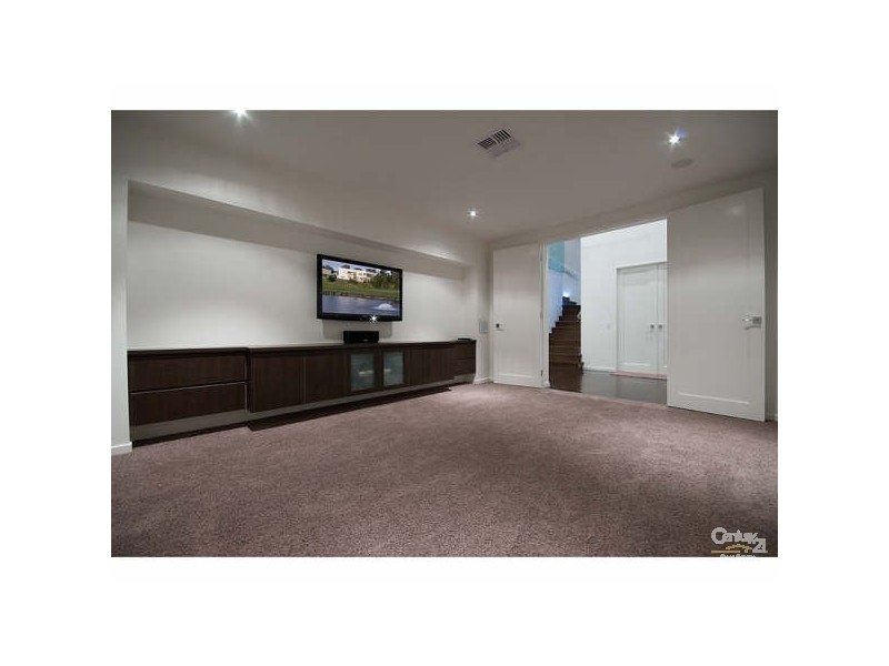 1055 Lakeview Tce, Royal Pines,, Benowa QLD 4217